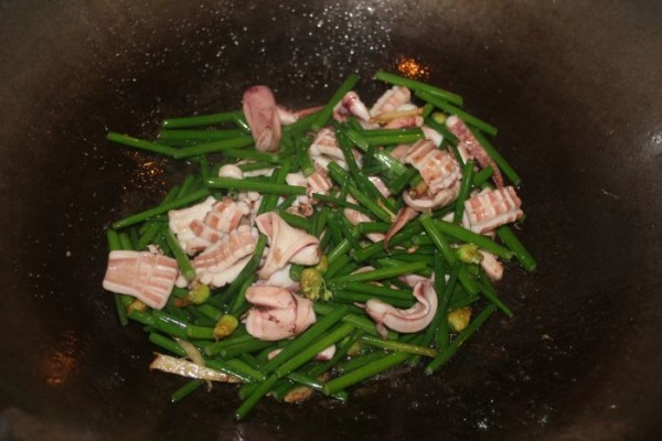 Squid Fried with Chives recipe