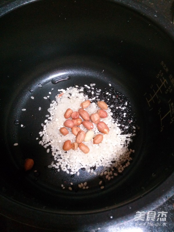 Black Rice, Black Beans and Red Dates Porridge recipe