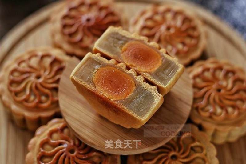 Cantonese-style Egg Yolk and Lotus Paste Mooncakes recipe