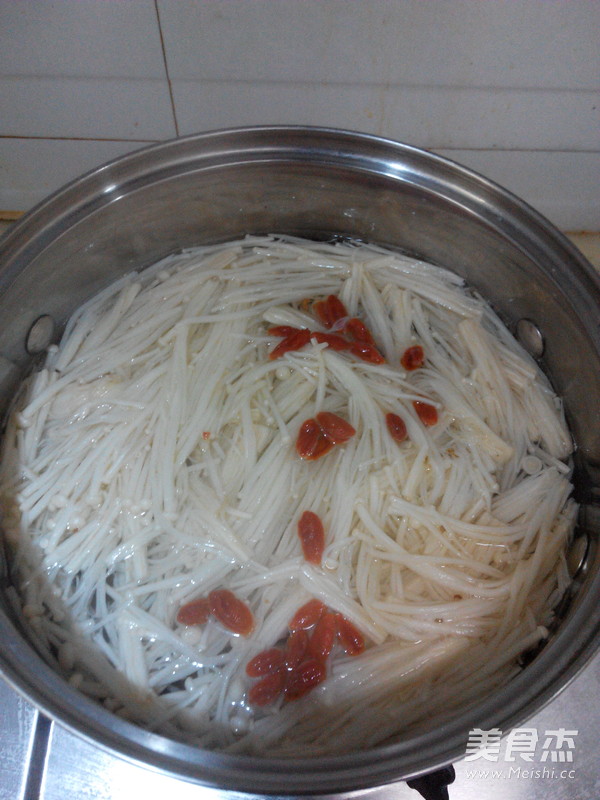 Enoki Mushroom Mixed with Day Lily recipe