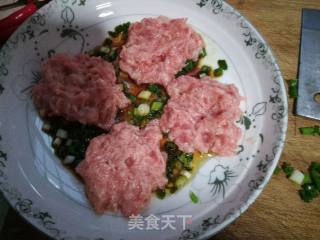 Steamed Meat Cake with Quail Eggs recipe