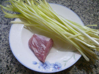 Stir-fried Tenderloin with Leek Sprouts recipe