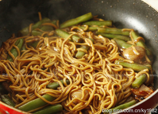 Braised Noodles with Beans recipe