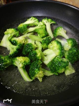 Stir-fried Broccoli with Crispy Minced Meat recipe