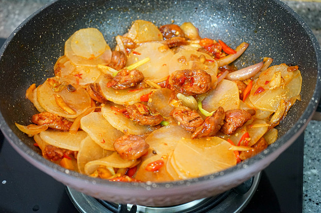 Sausage and Radish in Clay Pot recipe