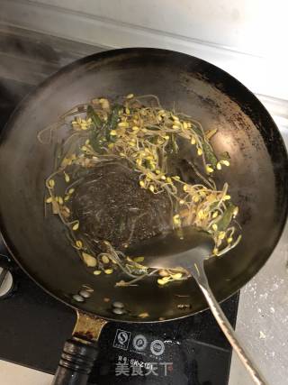 Simple Fried Noodles with Bean Sprouts recipe