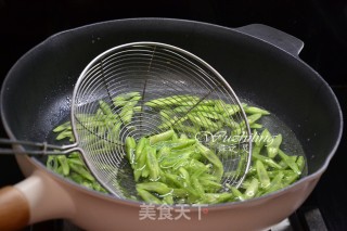 Stir-fried Pork with String Beans recipe