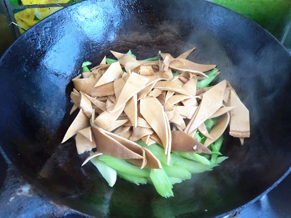 Fried Celery with Bean Curd recipe