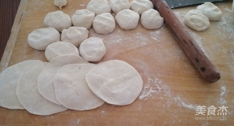 Steamed Buns with Radish and Cherry Seed Stuffing recipe