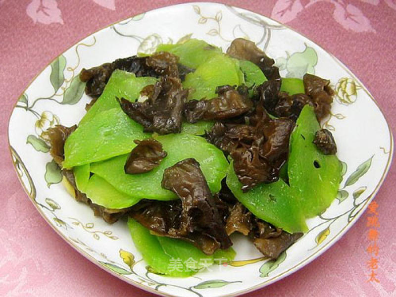 Fried Lettuce Slices with Black Fungus recipe