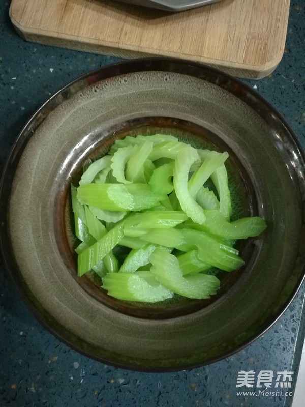 Celery and Cashew Nuts recipe