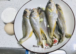 Fried Small Yellow Croaker recipe