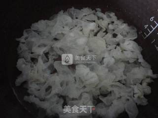 White Fungus and Lotus Seed Soup recipe