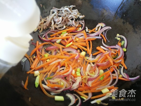 Fried Noodles with Seasonal Vegetables and Pork recipe