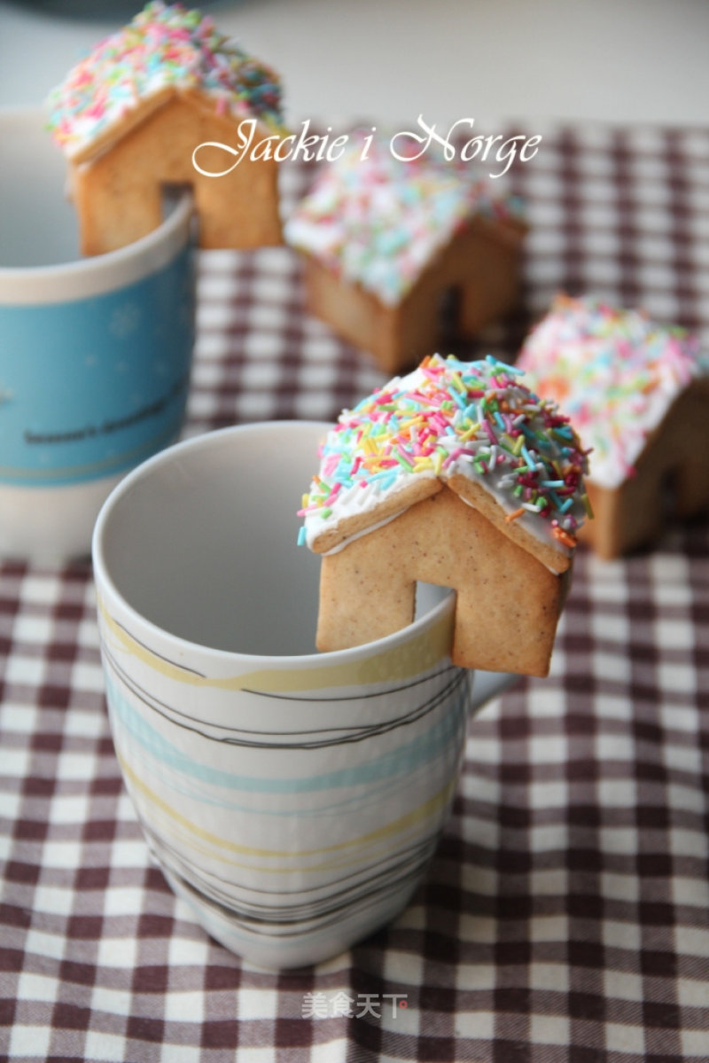 Water Cup Gingerbread House (mini Version of Gingerbread House~) recipe
