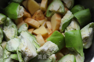 Braised Pork and Vegetable Stew in A Large Pot recipe