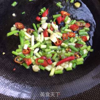 Stir-fried Loofah with White Jade Mushroom recipe