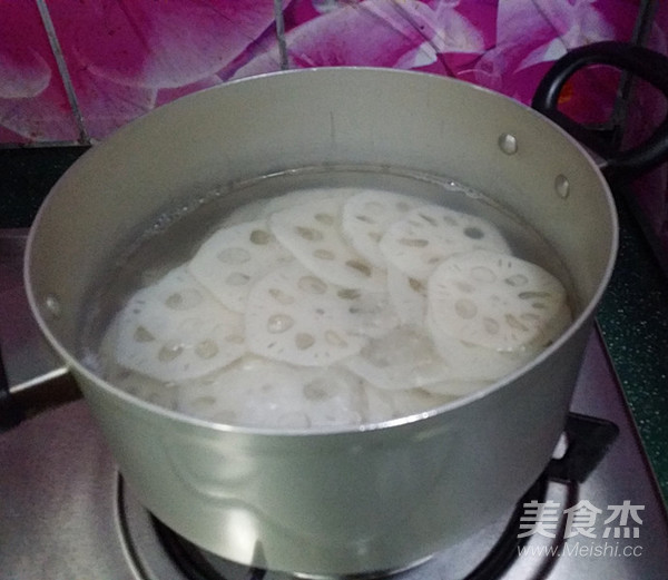 Sour and Spicy Fungus Mixed with Lotus Root Slices recipe