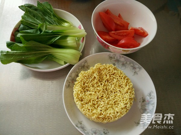 Instant Noodles with Tomato Sauce and Vegetables recipe