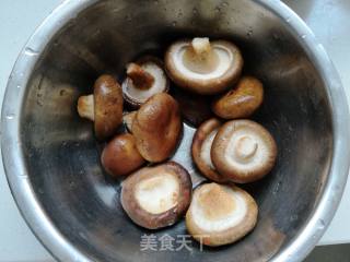 Stir-fried Celery with Shiitake Mushrooms recipe
