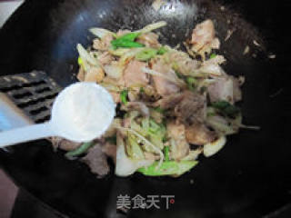 Original Flavor-stir-fried Elbow with Green Onion recipe