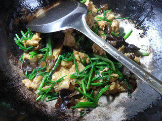 Wild Onion and Black Fungus Fried Roasted Bran recipe