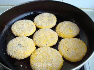 Sweet and Soft Sesame Fragrant Pumpkin Pie recipe