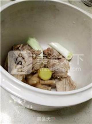 【invigorating Qi and Nourishing Blood】chestnut Chicken Soup recipe