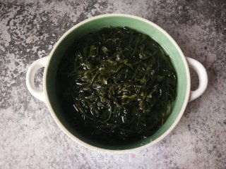 Stewed Potato Powder with Kelp Lettuce recipe