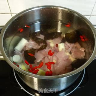 Yam Fungus Lean Meat Soup recipe