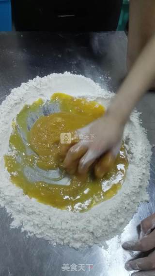Cantonese Traditional Five-core Moon Cake recipe