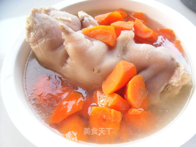 Pork Knuckle and Carrot Claypot recipe