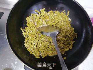 Stir-fried Sour Cowpea with Minced Meat recipe