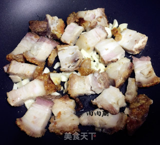 Fried Pork with Garlic Sprouts#肉肉厨 recipe