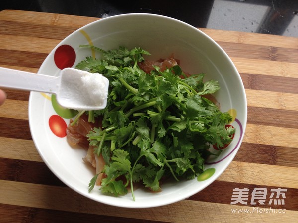 Jellyfish Head Mixed with Coriander recipe