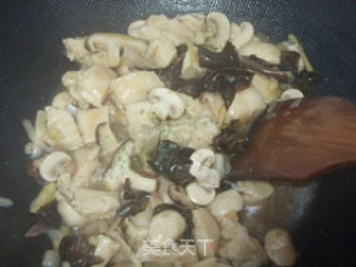 Diced Chicken with Mushrooms and Oyster Sauce recipe