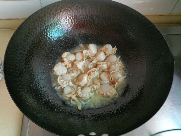 Noodles with Garlic Scallop Sauce recipe