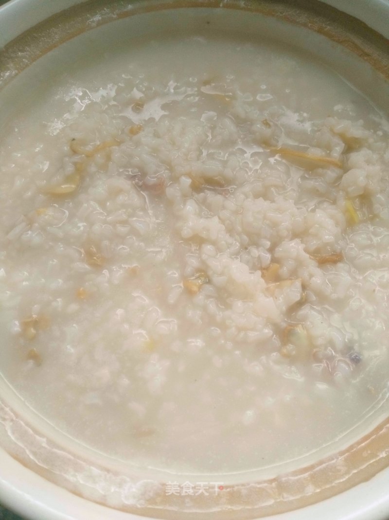 Conch Porridge with Snail Meat, Whitebait and Squid