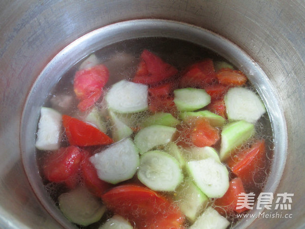 Tomato Long Melon Pork Rib Soup recipe