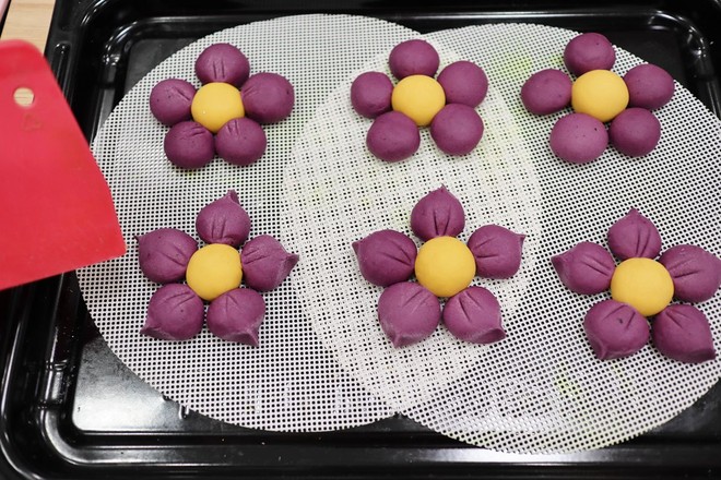 Pumpkin Purple Sweet Potato Flower Bun recipe