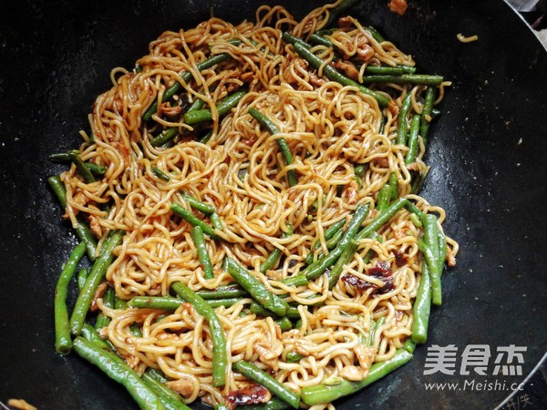 Braised Noodles with Beans and Pork recipe