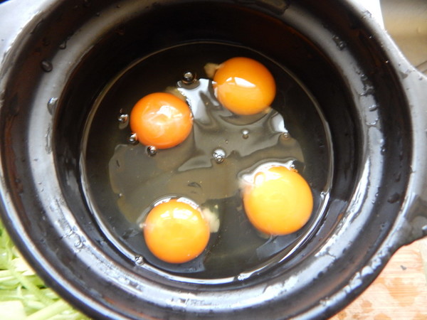 Steamed Eggs with Celery Leaves recipe