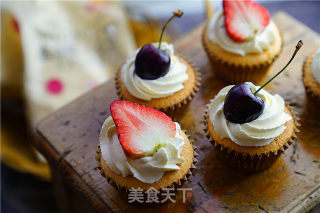 Strawberry Golden Cup Cake recipe