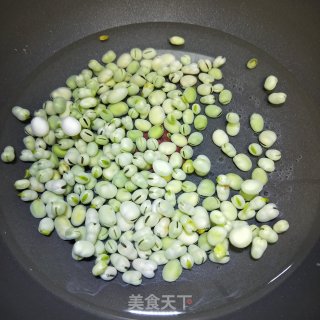 Stir-fried Broad Beans with Leek recipe