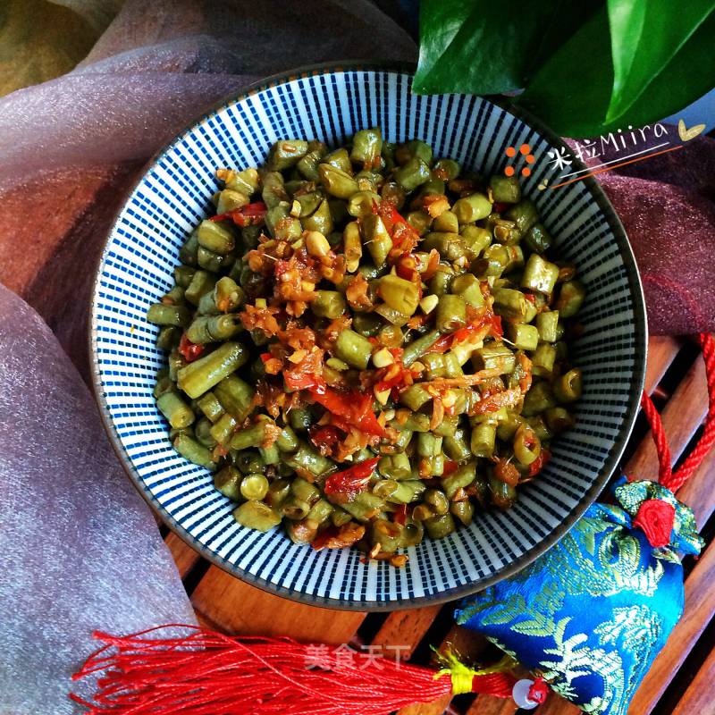 Stir-fried Sour Cowpea with Chopped Pepper recipe