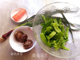 Winter Mushroom and Oyster Fragrant Snow Peas recipe