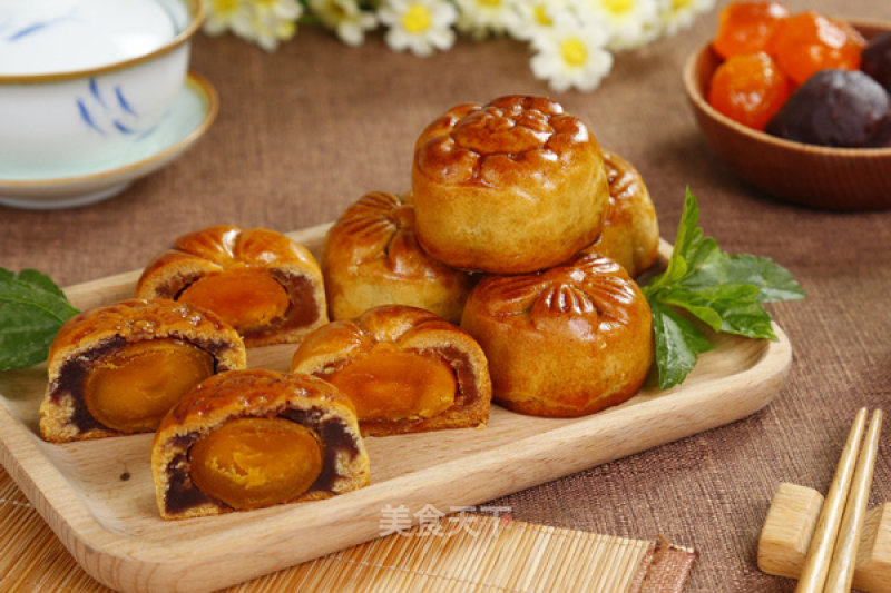 How to Make Cantonese-style Moon Cakes