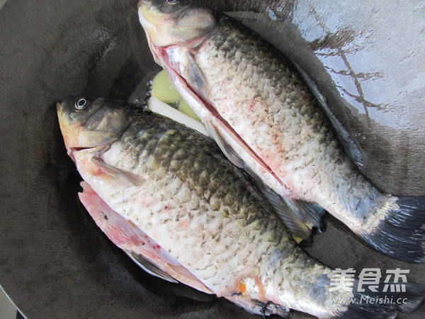 Crucian Carp in Milk Soup recipe