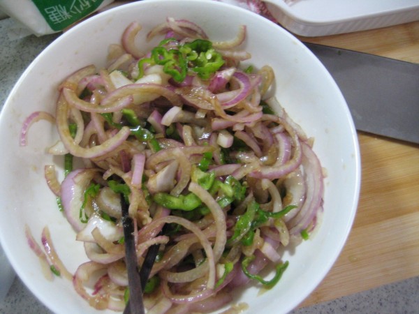 Green Pepper Mixed with Onion Shreds recipe
