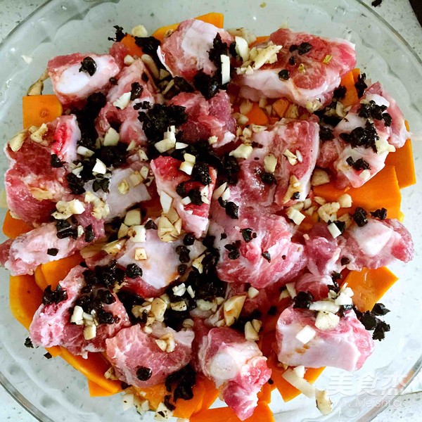 Steamed Pork Ribs with Pumpkin in Microwave Black Bean Sauce recipe